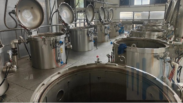 食品行業(yè)成品罐液位測量及限位開關(guān)——HBRD雷達(dá)液位計(jì)