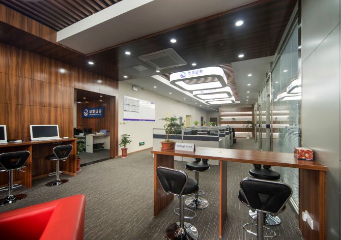 裝修解析：辦公室裝修的細節問題：天、地、隔(圖1)